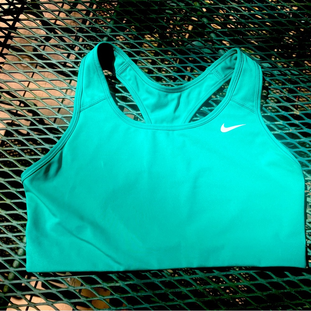 Nike Swoosh Women’s Medium-Support Non-Padded Sports Bra